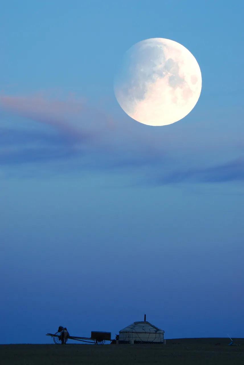 刷屏朋友圈的100个最美月亮美哭了今天想借你3分钟一起欣赏