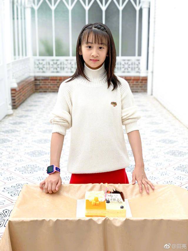 当年参加《爸爸去哪儿》时才5岁的森碟,如今长大不少.