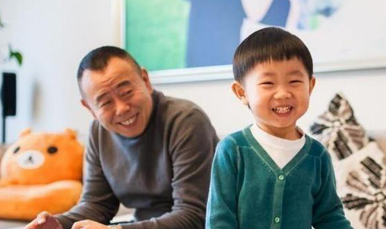 潘长江女儿潘阳:嫁10亿富豪老公,开3800万豪车,儿子照着外公长