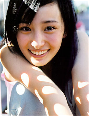 组图:杨幂清纯高中照曝光 很靓很迷人