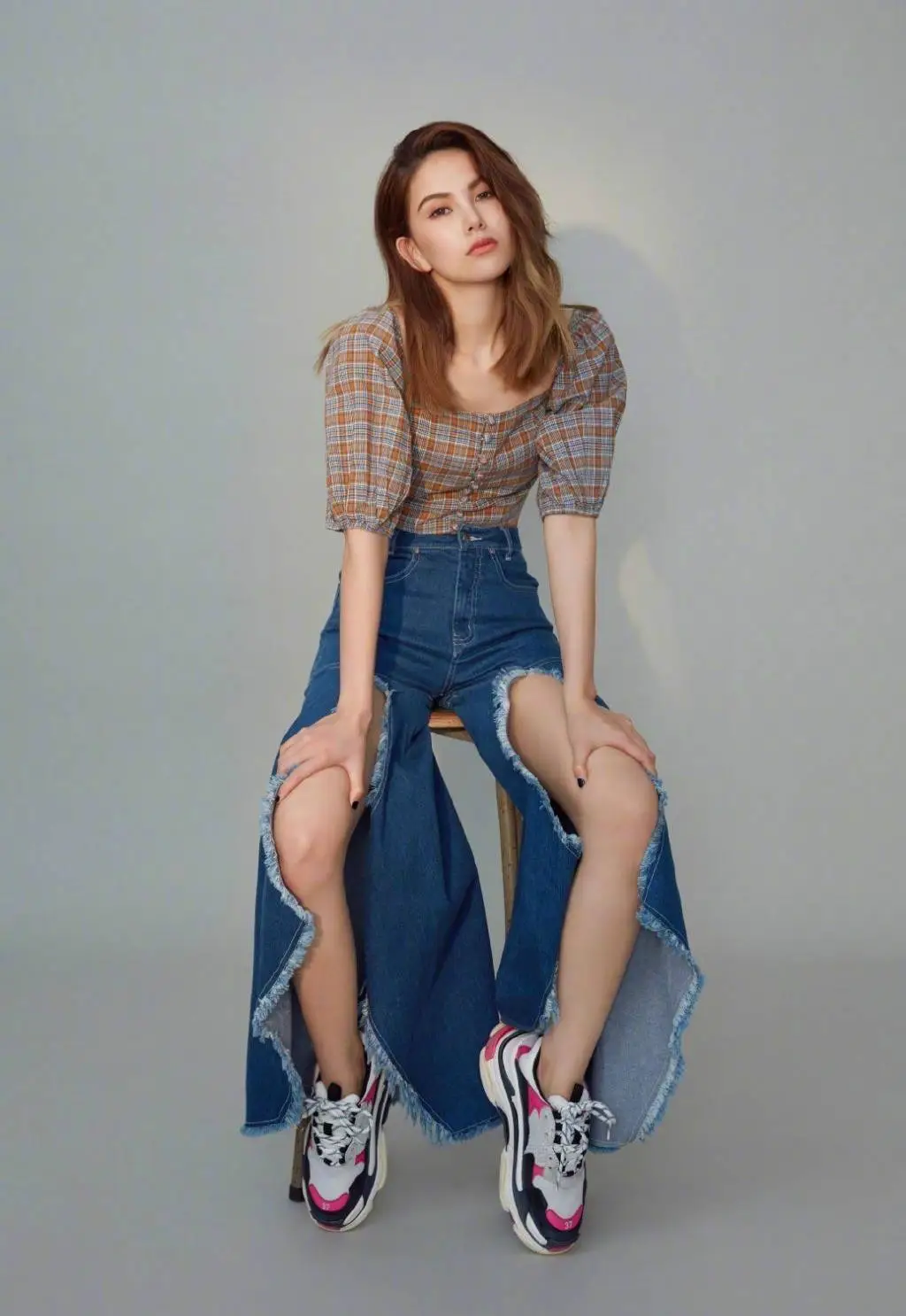 "天王嫂"昆凌真是嫂子界top,小蛮腰盈盈一握,不像生过两个娃