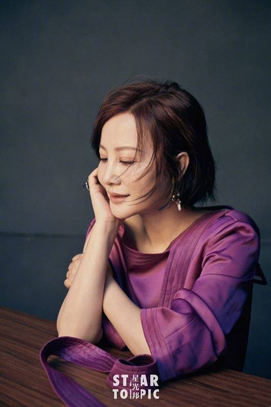 50岁陶红真是气质美人,多套造型拍大片,没有高级脸却有高级美