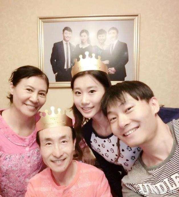 赵丽蓉干儿子巩汉林10年不上春晚对儿子儿媳逼婚又逼生