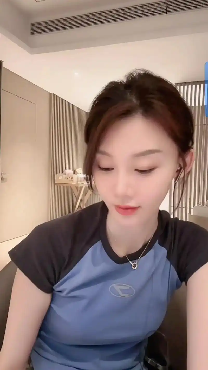 张芮尔78 #爱笑的人运气不会差 #世界很甜因为有你 #笑容 - 抖音