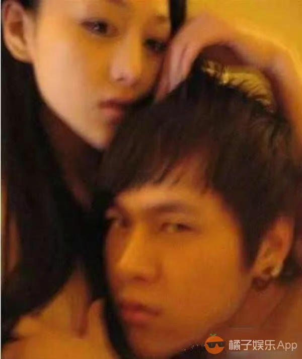 古力娜扎前男友之一的冯铭潮,张馨予是他前女友,"中国小贝"谢晖的前妻