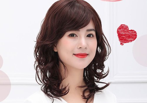 50多岁烫什么发型好看显年轻今年流行的中老年阿姨烫发发型排行已出炉