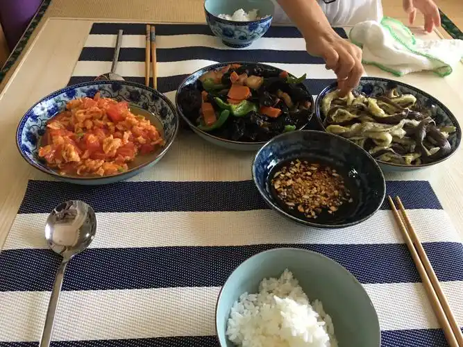 认真吃饭,认真说话,认真走在路上