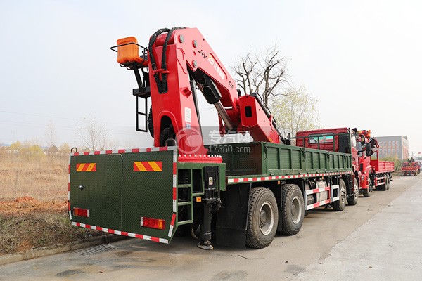 陕汽轩德翼3前四后八国六后置10吨折臂随车吊