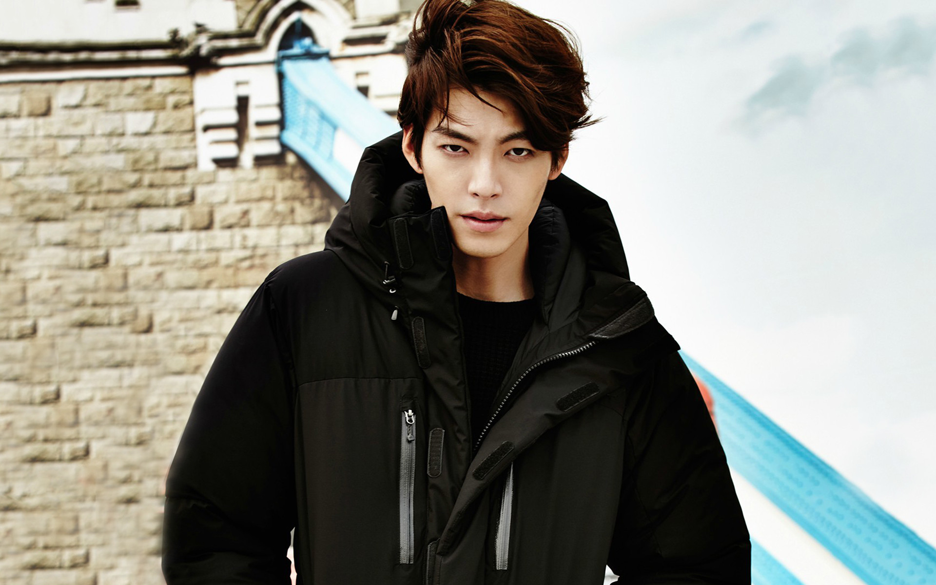 韩国帅气长腿欧巴金宇彬时尚简约高清写真桌面壁纸