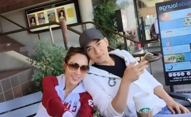 女儿奴,身材发胖苍老快,因大女儿与二婚妻形同陌路_黄宛林_吴京_孩子