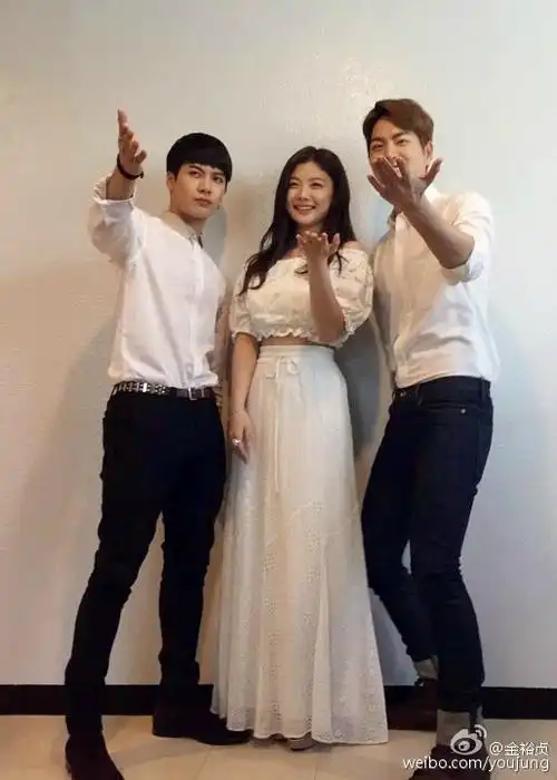 [got7][分享]150604 宗玄偶吧为嘎嘎和裕贞支起的礼仪腿