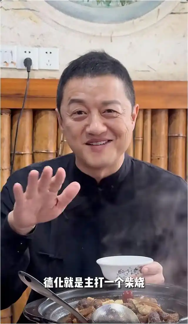 李亚鹏哭穷王菲谢霆锋现身机场太松弛难怪王菲怎么都要跟他离婚