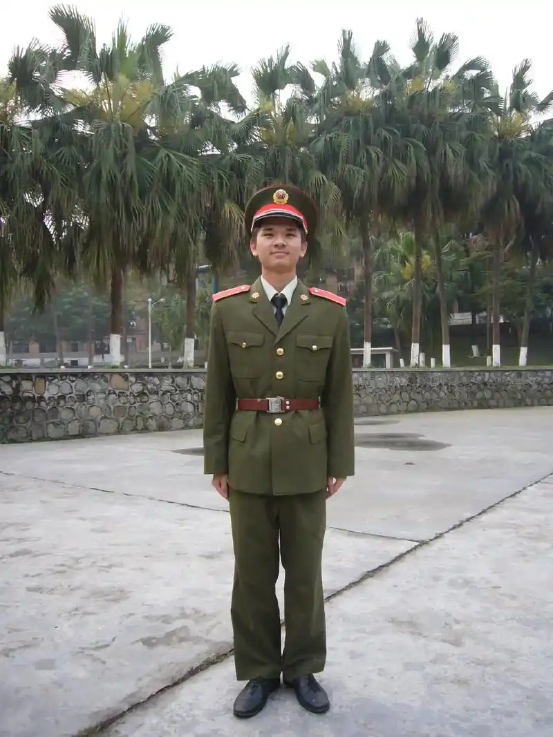 回忆杀,找到了几张穿87式军装挂红牌的老照片.当年读国防生的时候