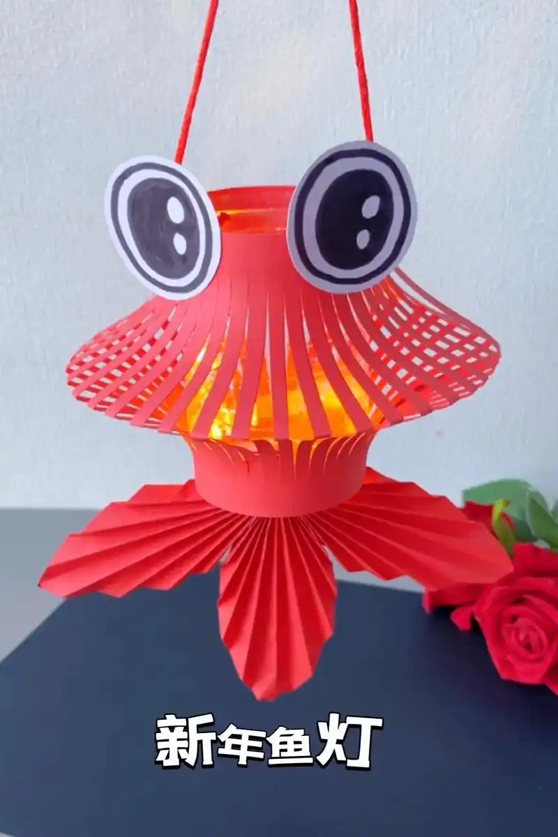 和孩子一起用矿泉水瓶做灯笼吧,简单又好 - 抖音
