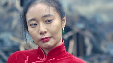 生死血符:丈夫炸炮楼牺牲,美女为其送行咬掉鬼子耳朵,真是英勇