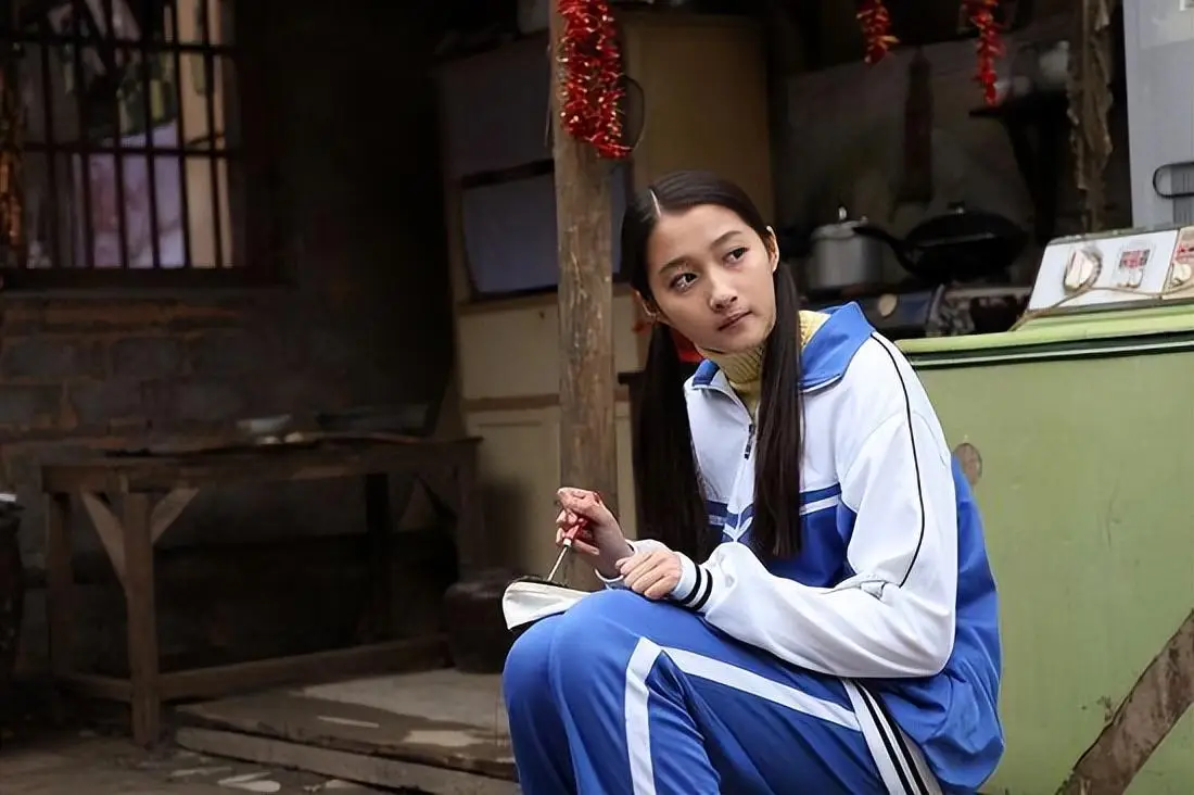 13岁就考上了上戏因整容陷入舆论风波黄诗佳诠释了整容的可怕