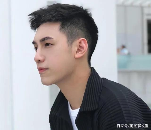 适合初夏剪的几款男生发型,清爽帅气,让你想不帅都难!