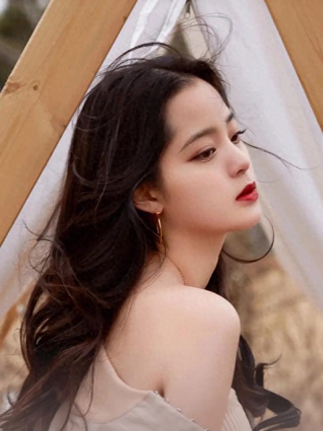 中国十大00后美女明星排行榜第2名「欧阳娜娜」