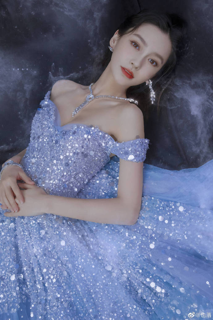 银河礼裙#angelababy一身银河般星光璀璨礼裙绝美.
