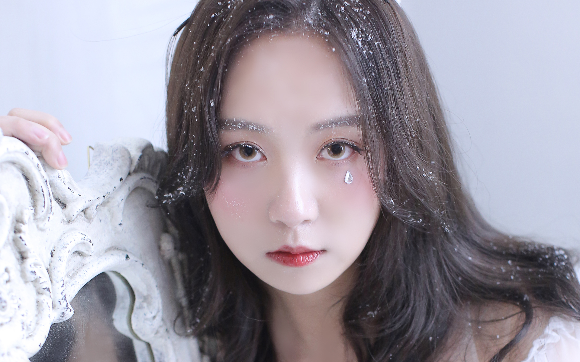 冰雪美女高冷写真个性桌面壁纸