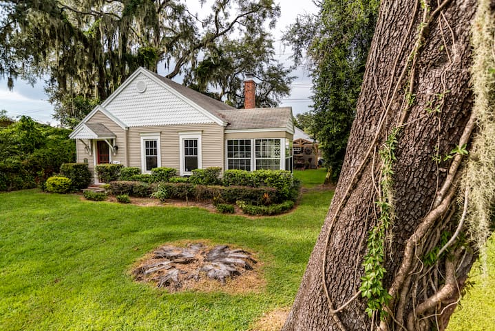 epic lakeland cottage
