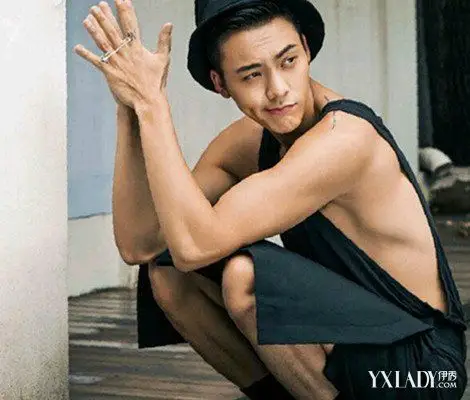 陈伟霆肌肉写真模样帅气撩人满分