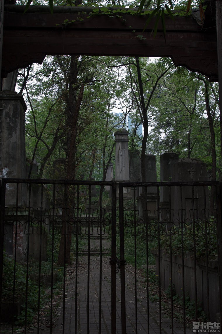 > 寻访重庆红卫兵墓园