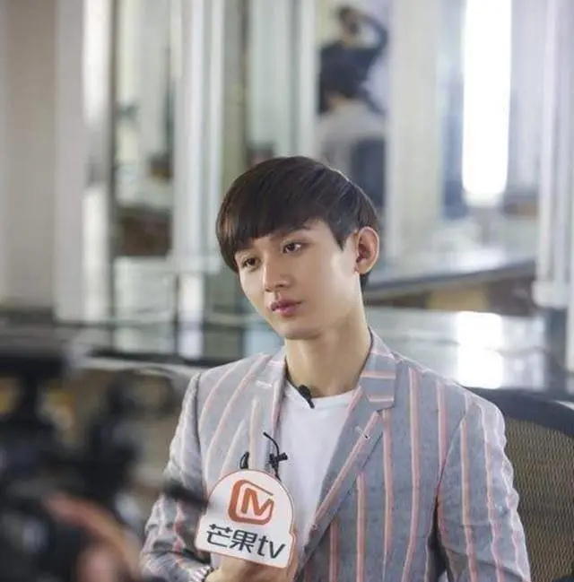 对此成毅也做出了解释,成毅现在的年龄也比较尴尬,他不属于小鲜肉,也