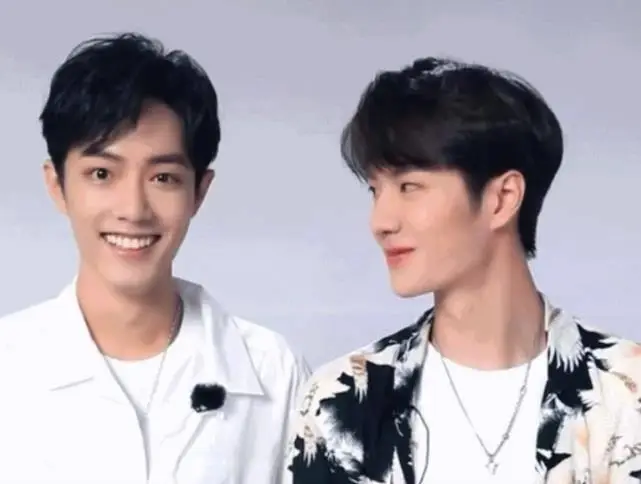 王一博横店约好友小聚综艺拍戏两不误同时爆红后肖战却销声匿迹