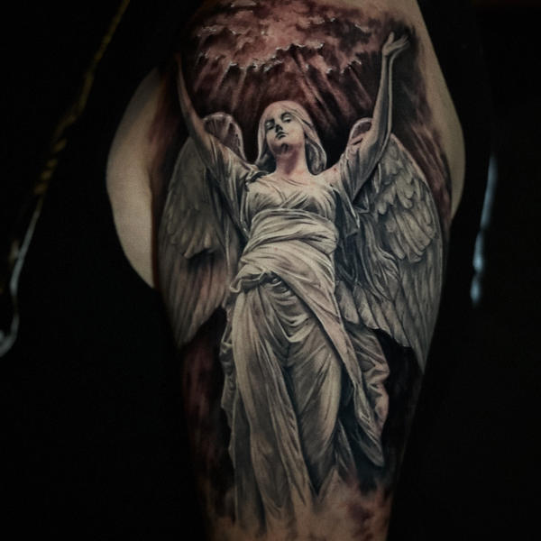 大臂天使纹身大臂天使黑灰写实_纹身吧社区 - 纹身大咖
