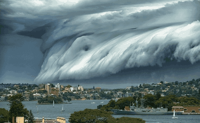 世界最强海啸,巨浪高524米,顷刻间粉碎4千万平方米内所有建筑!