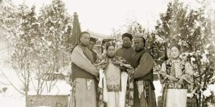 慈禧太后口中那颗8亿的夜明珠,下落已经查明,在这位大亨手中_蒋介石