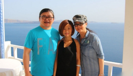 1988年,刘欢认识了湖南电视台主持人卢璐,相识9天后,两人火速闪婚.