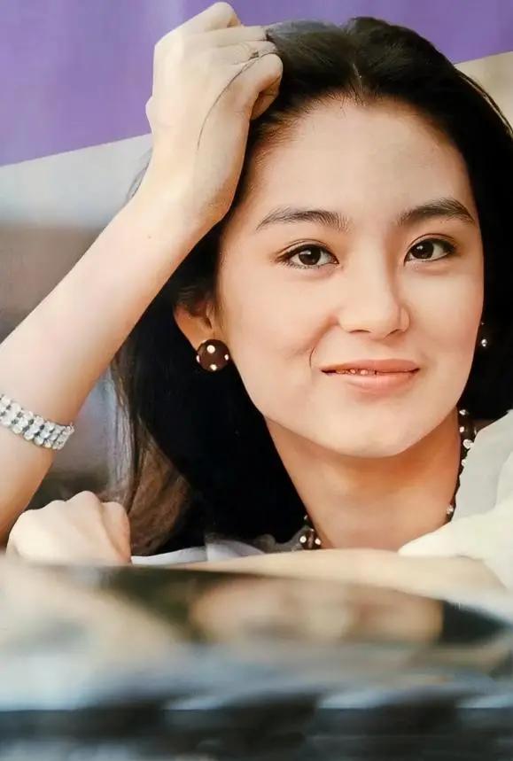 正是林青霞.女神啊,您是不是太不要脸了!