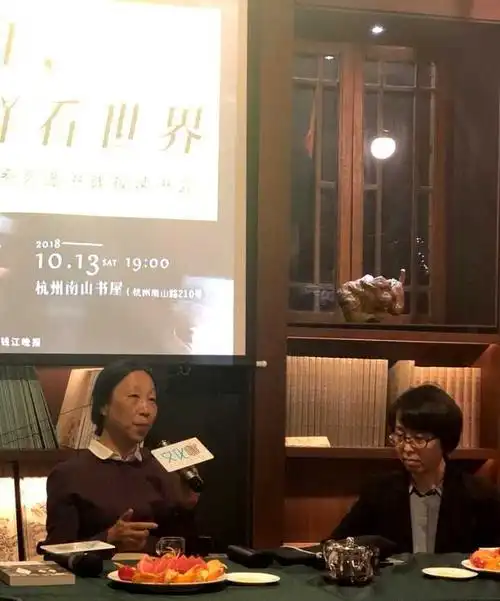 她是陈丹燕,著名的上海女作家.