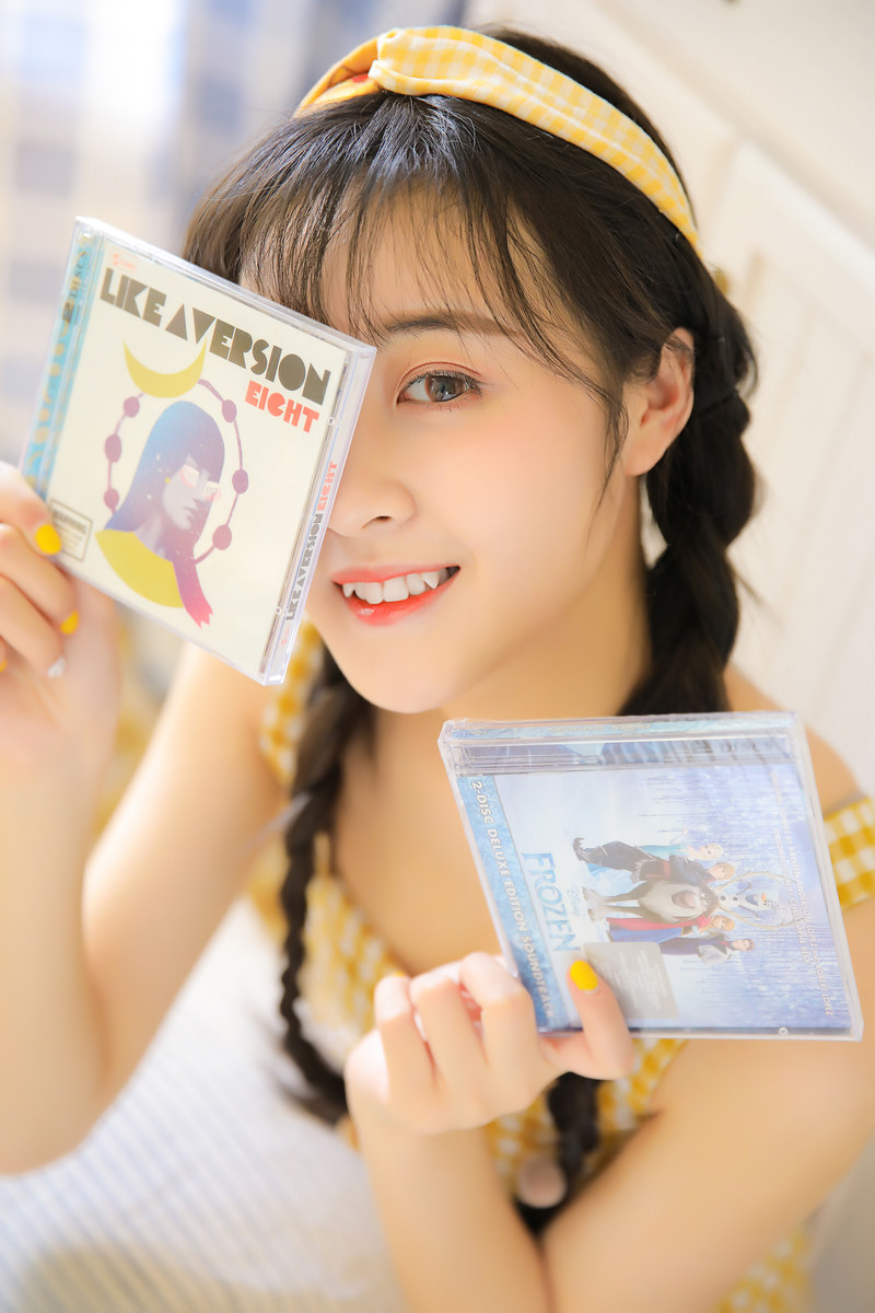 小虎牙美女清新性感私房写真图片