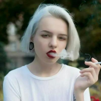 高清抽烟的头像女霸气欧美头像图片