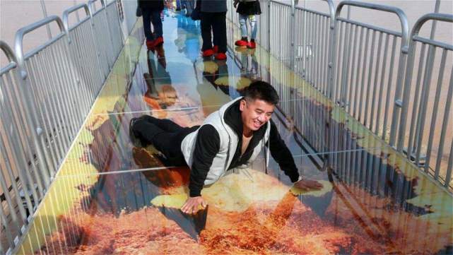 为何玻璃栈道遭到全国大封杀看完之后你还敢去玩吗