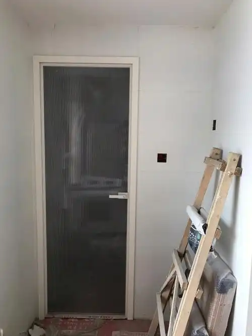 极窄厕所门和厨房门