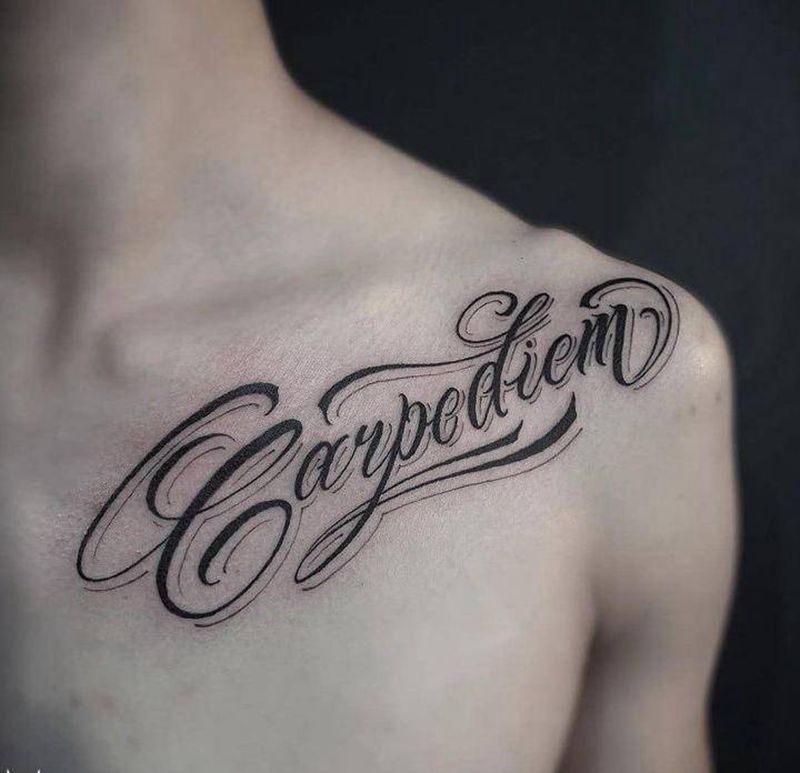 花体字纹身图片_胸部花体字纹身图案