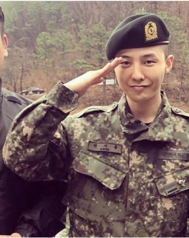 权志龙入伍军人装合集分享,这么帅气的兵哥哥去哪里找55军队里的小