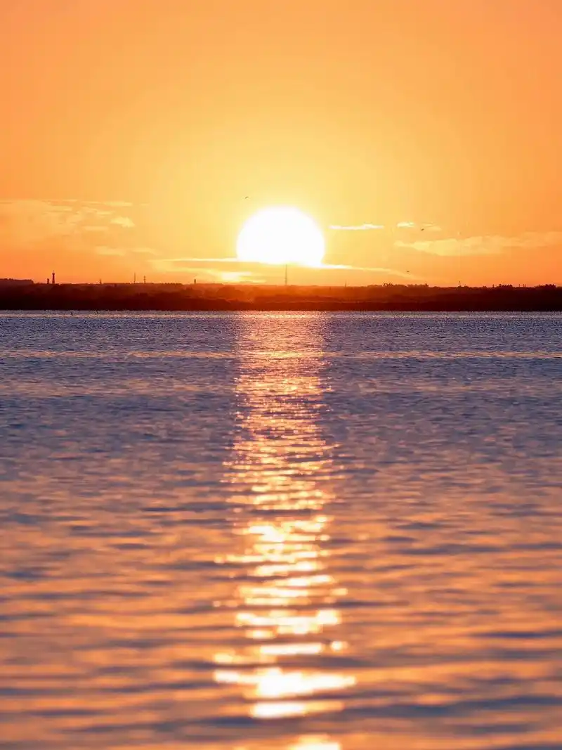 开关是灯的日出,日落是灯的开关.#图文伙伴计划2023 #图 - 抖音