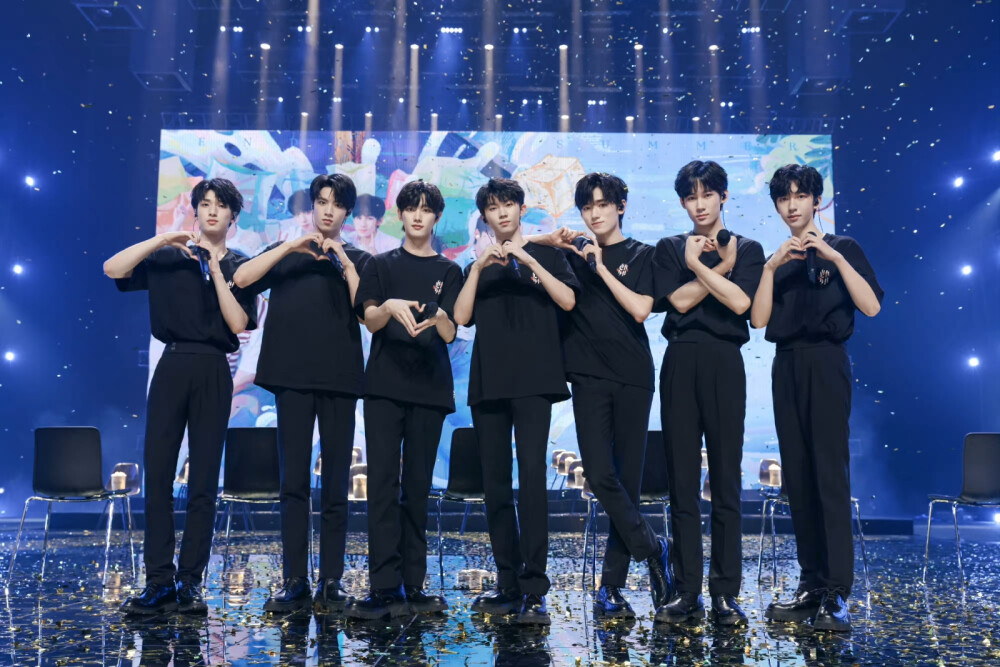 时代少年团 图源官博(时代少年团),我只是个勤恳的搬运工 抱图请随意