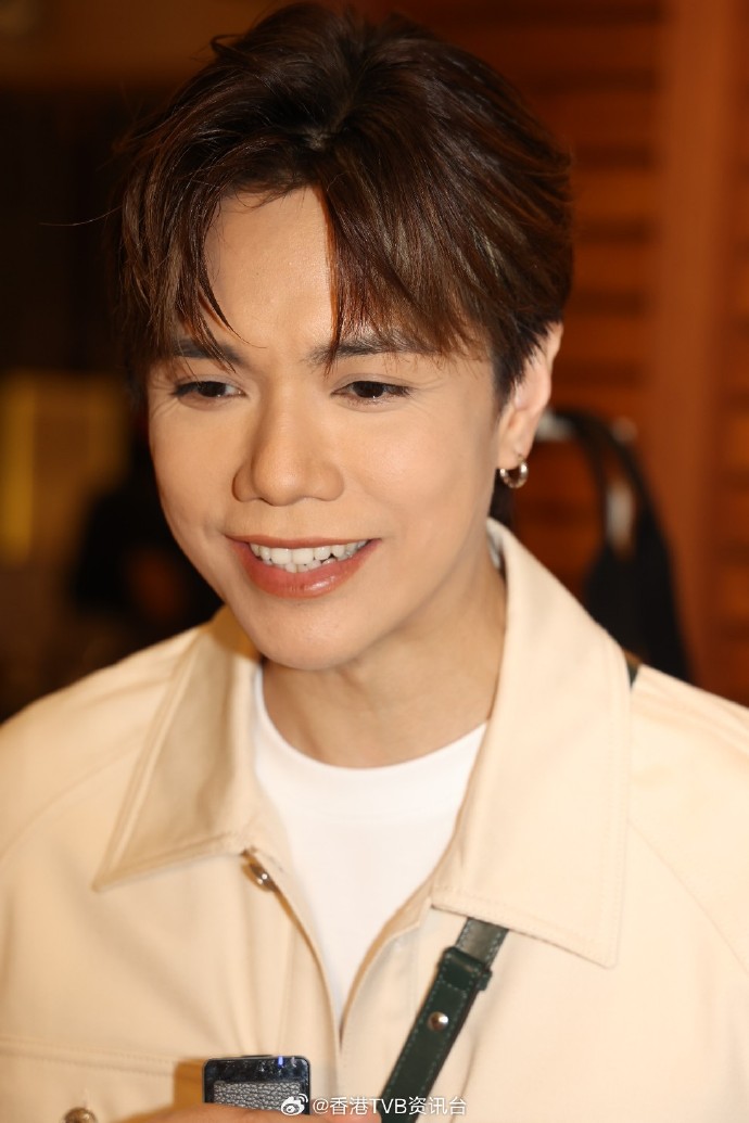 泰国演员兼歌手mew(suppasit jongcheveevat),张敬轩,胡子彤和