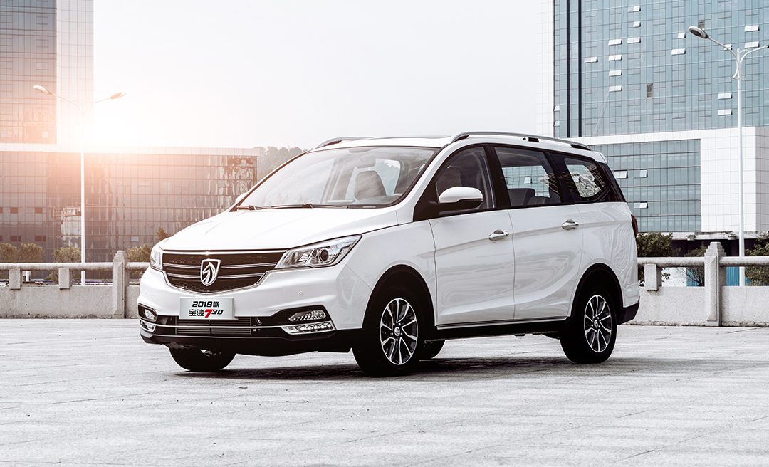 14018辆宝骏730(配置|询价)大boss五菱宏光毫无悬念再度称霸mpv销量