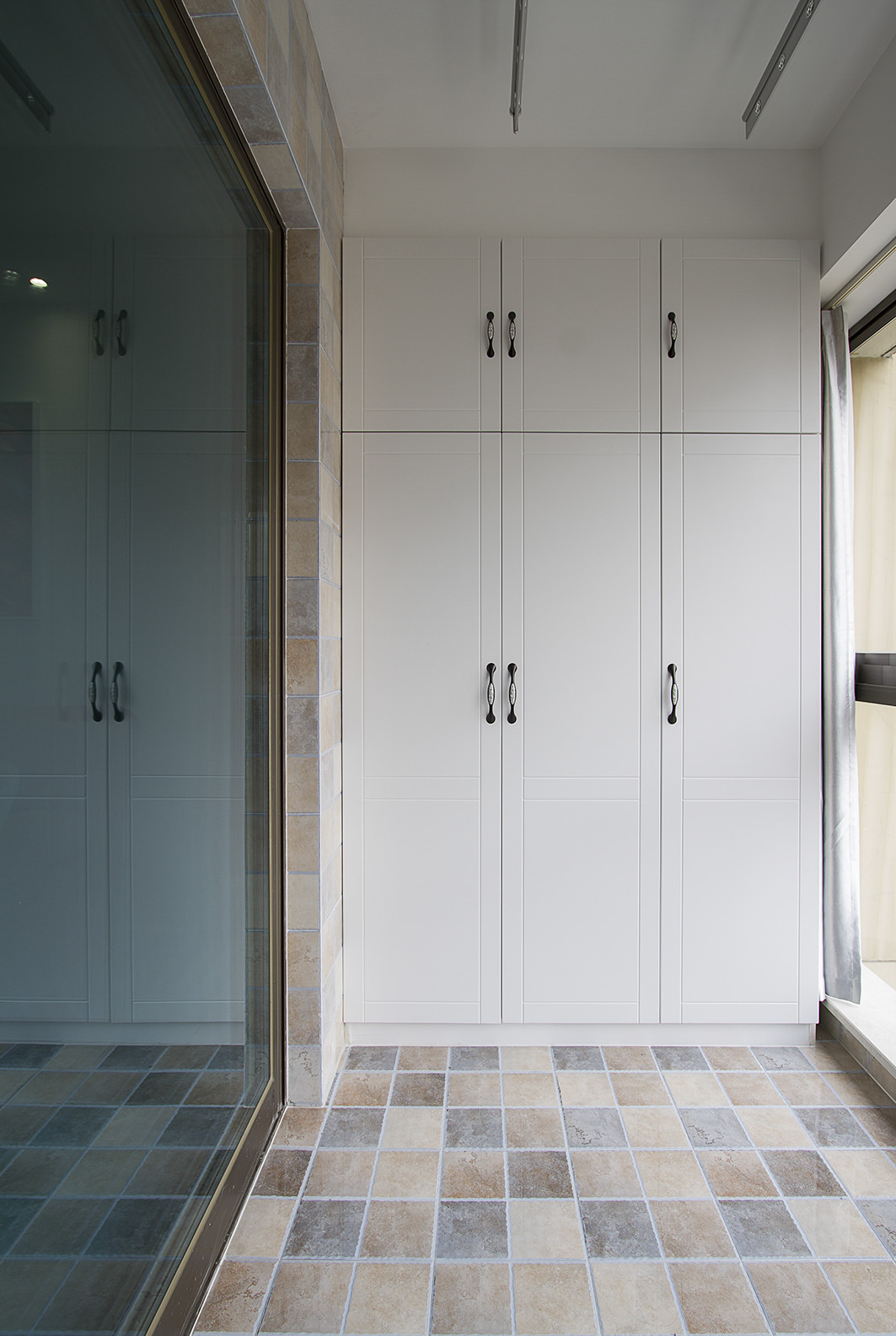 收纳柜设计现代混搭二居室阳台储物柜装修效果图现代简约风格别墅阳台