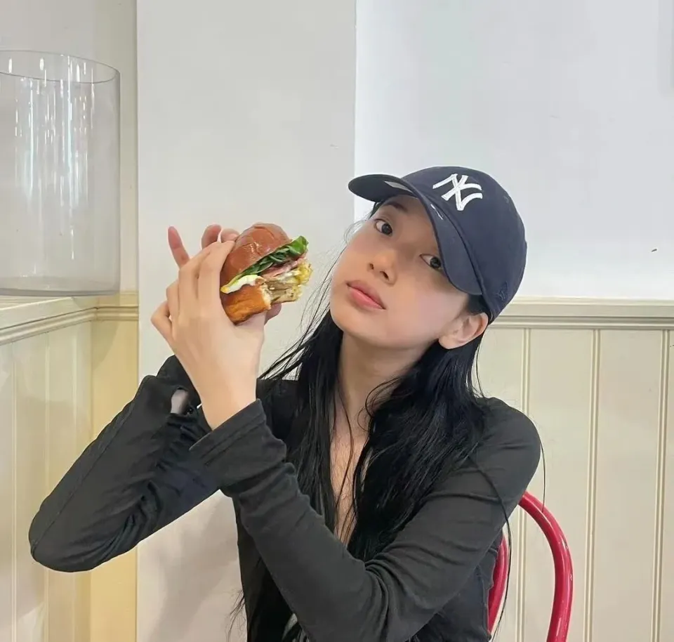 怎么一会儿不见,裴秀智又美了?