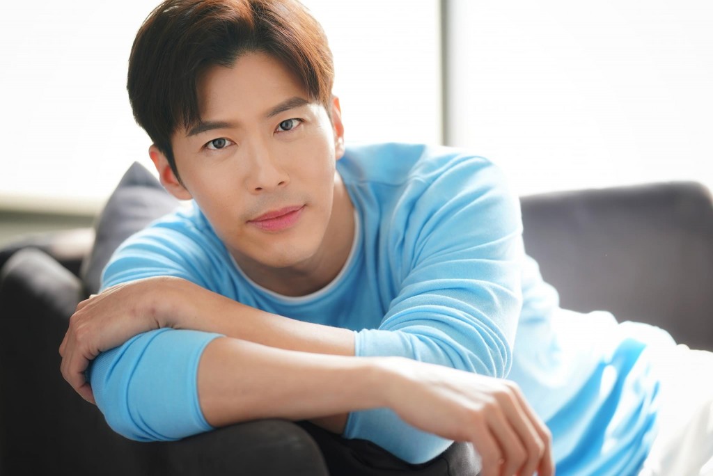 49岁黄少祺近照身材健硕似小伙 两个儿子罕露面,遗传爸爸高颜值 | 新