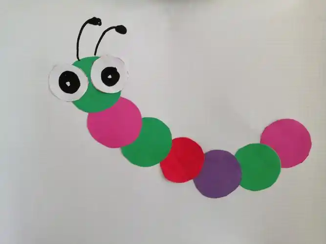 七彩毛毛虫——中班卡纸贴画