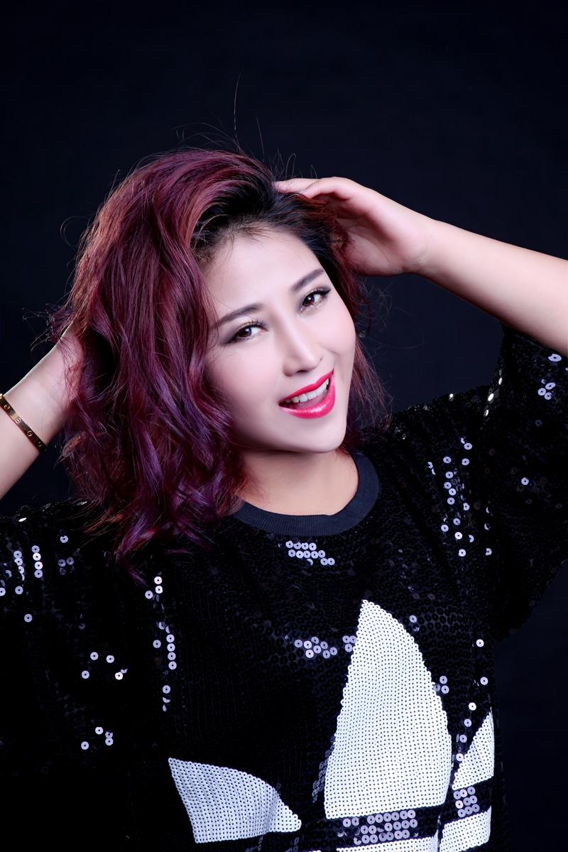 歌手——蓝琪儿凭借一首《爱火》贯穿亿万人心